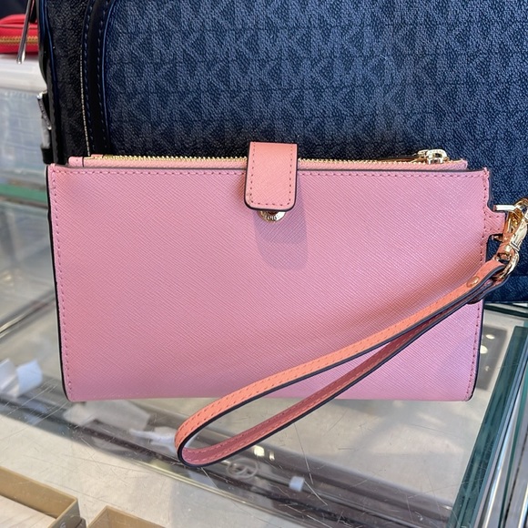 MICHAEL KORS
Jet Set Large Leather Smartphone Wristlet Wallet
Primrose
NWT - Picture 6 of 16